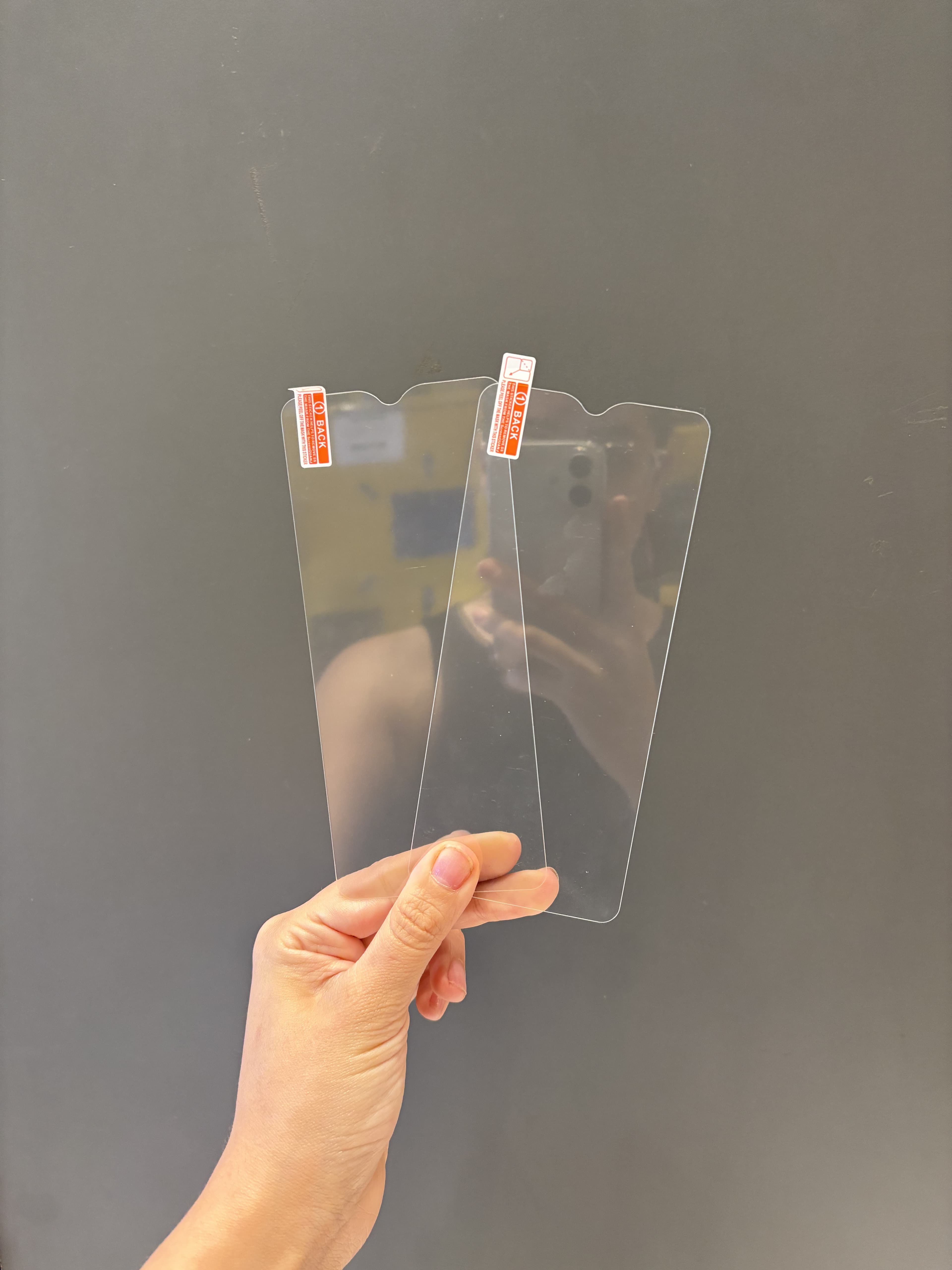 Templado comun  de Fomo Argentina - Los templados comunes ofrecen una protección esencial para la pantalla, evitando rayones, golpes leves y suciedad diaria. Fabricados en vidrio resistente, mantienen una buena claridad y sensibilidad táctil.