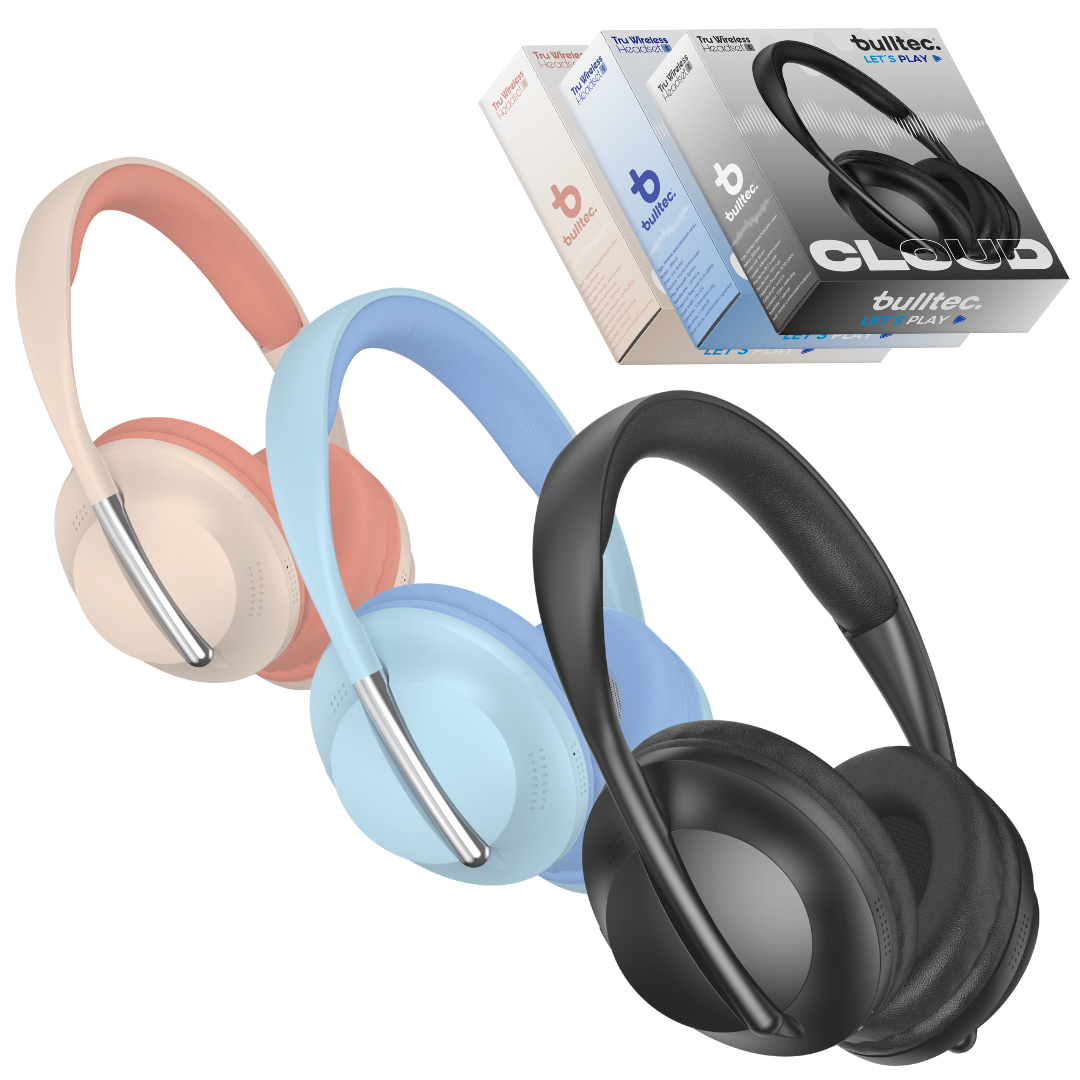 Auricular Cloud Bulltec True Wireless de Fomo Argentina - Los Auriculares Cloud Bulltec True Wireless ofrecen comodidad, diseño plegable y un sonido potente con bajos reforzados. Gracias a su tecnología Bluetooth 5.2, garantizan una conexión estable y rápida con un alcance de hasta 10 metros. Incorporan micrófono para llamadas claras y controles integrados que facilitan el manejo de música y funciones.

Características principales:

Diseño de tipo over-ear (cubre orejas) plegable y cómodo.

Conexión inalámbrica Bluetooth 5.2 con alcance de hasta 10 m.

Extra Bass Audio para una experiencia sonora más profunda.

Micrófono incorporado para llamadas con manos libres.

Botones de avance/retroceso, pausa/reproducción y cambio de modo.

Ranura para tarjeta SD y conector auxiliar de 3.5 mm.

Tiempo en standby de hasta 100 horas.

Incluye cable USB para carga.

Rango de frecuencia: 20Hz – 20KHz.

Ideales para quienes buscan practicidad, sonido envolvente y versatilidad en un solo dispositivo, perfectos para música, gaming o trabajo.
